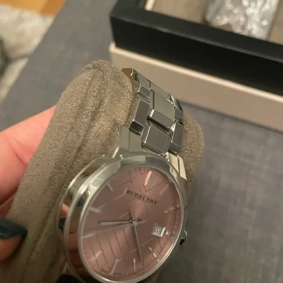 🌸BURBERRY WATCH - ROSE GOLD FACE - Picture 8 of 8
